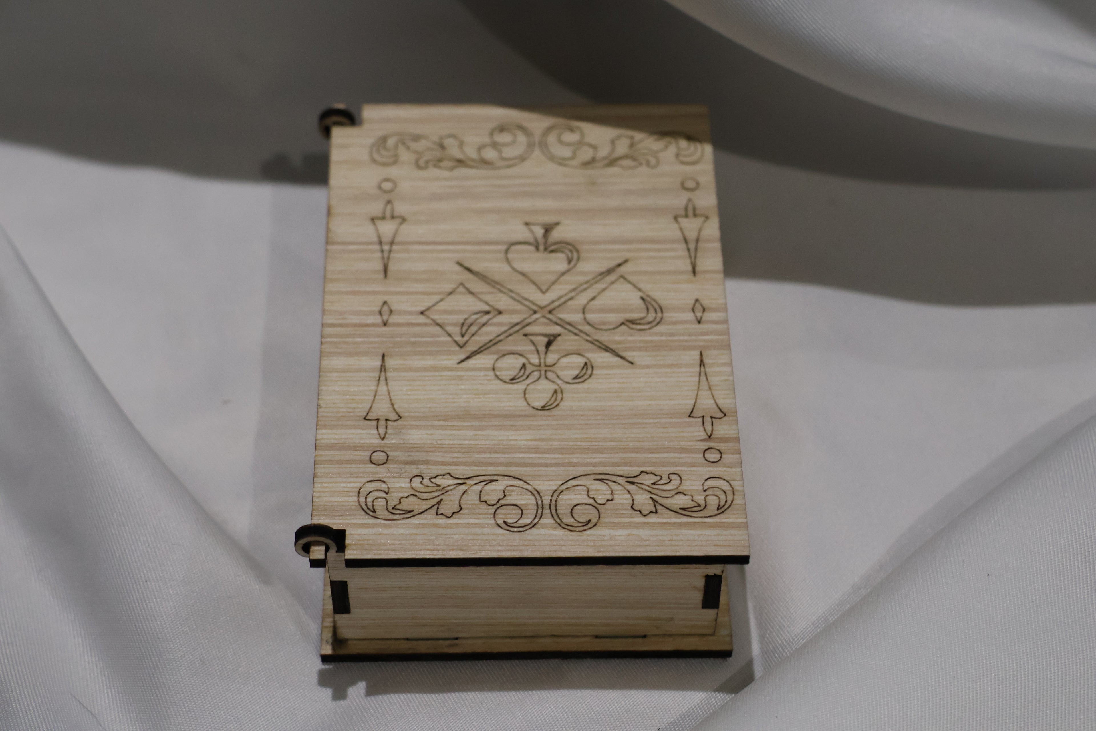 Jeu bois - Boite à cartes