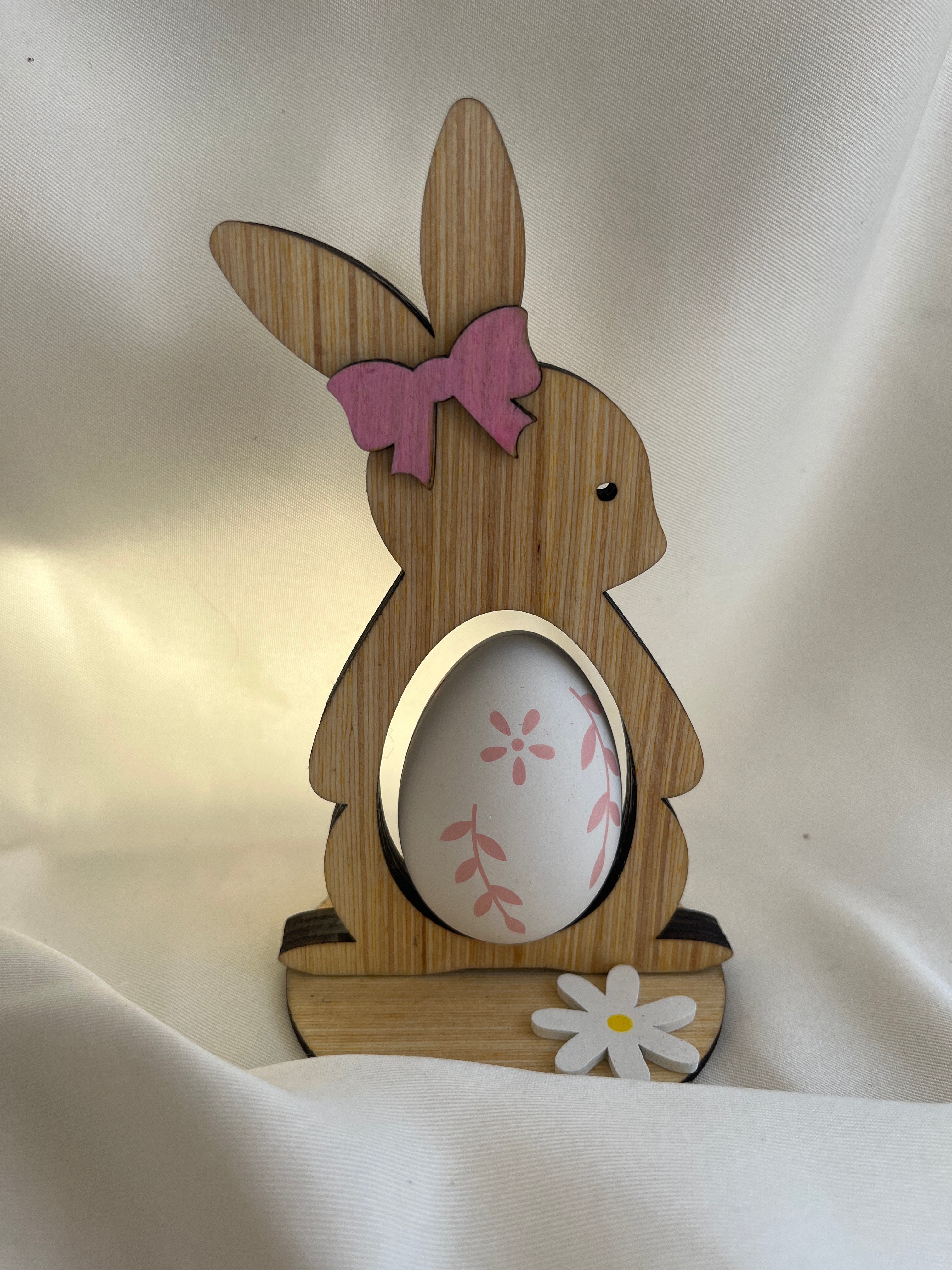 Pâques - lapin avec oeuf