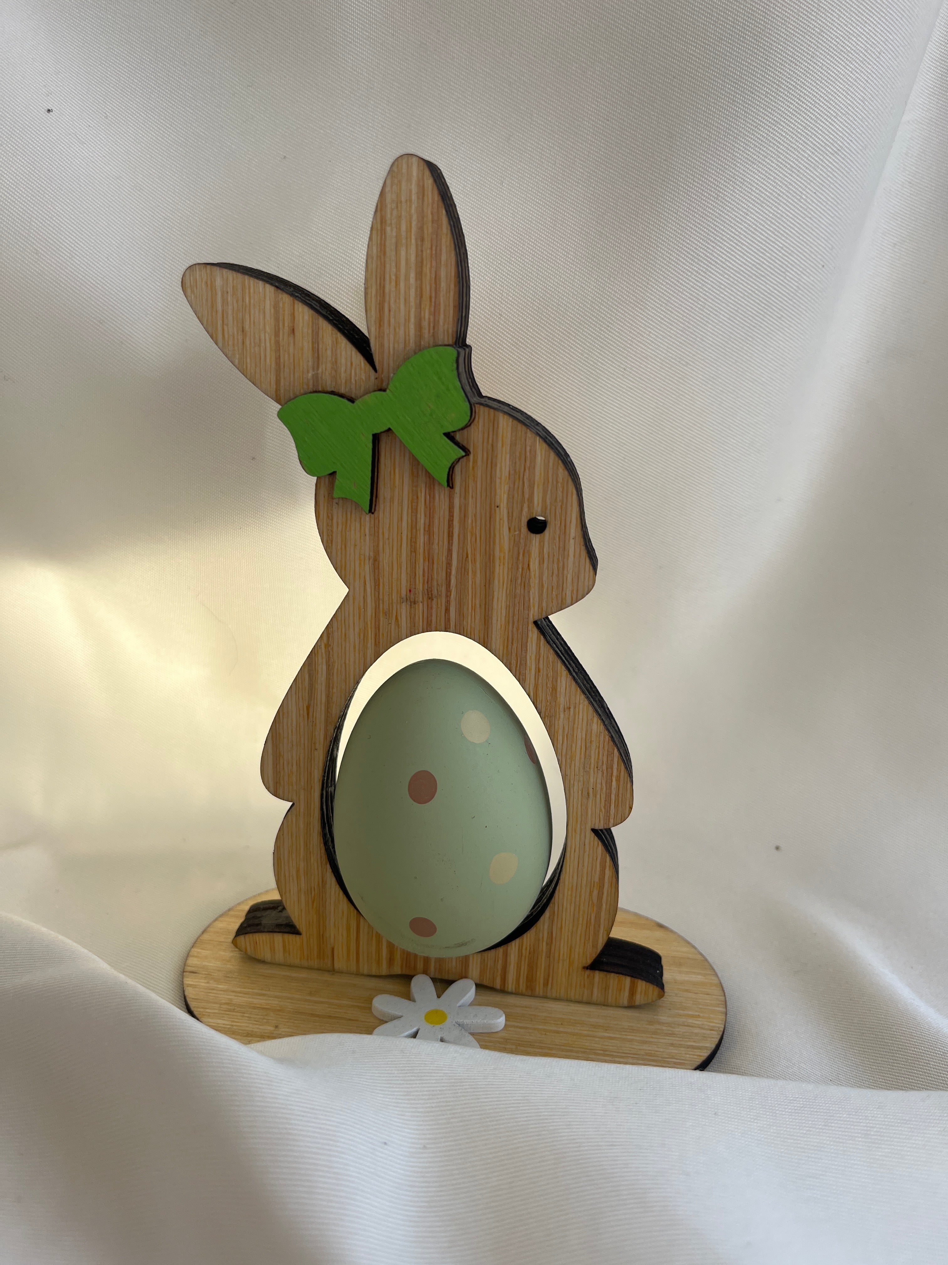 Pâques - lapin avec oeuf