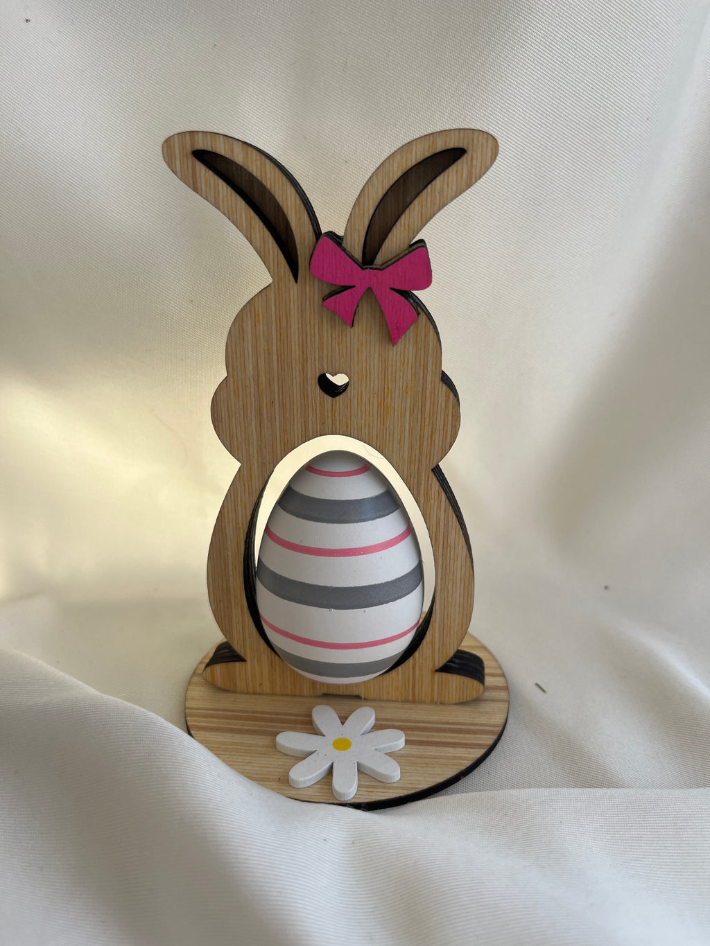 Pâques - lapin avec oeuf