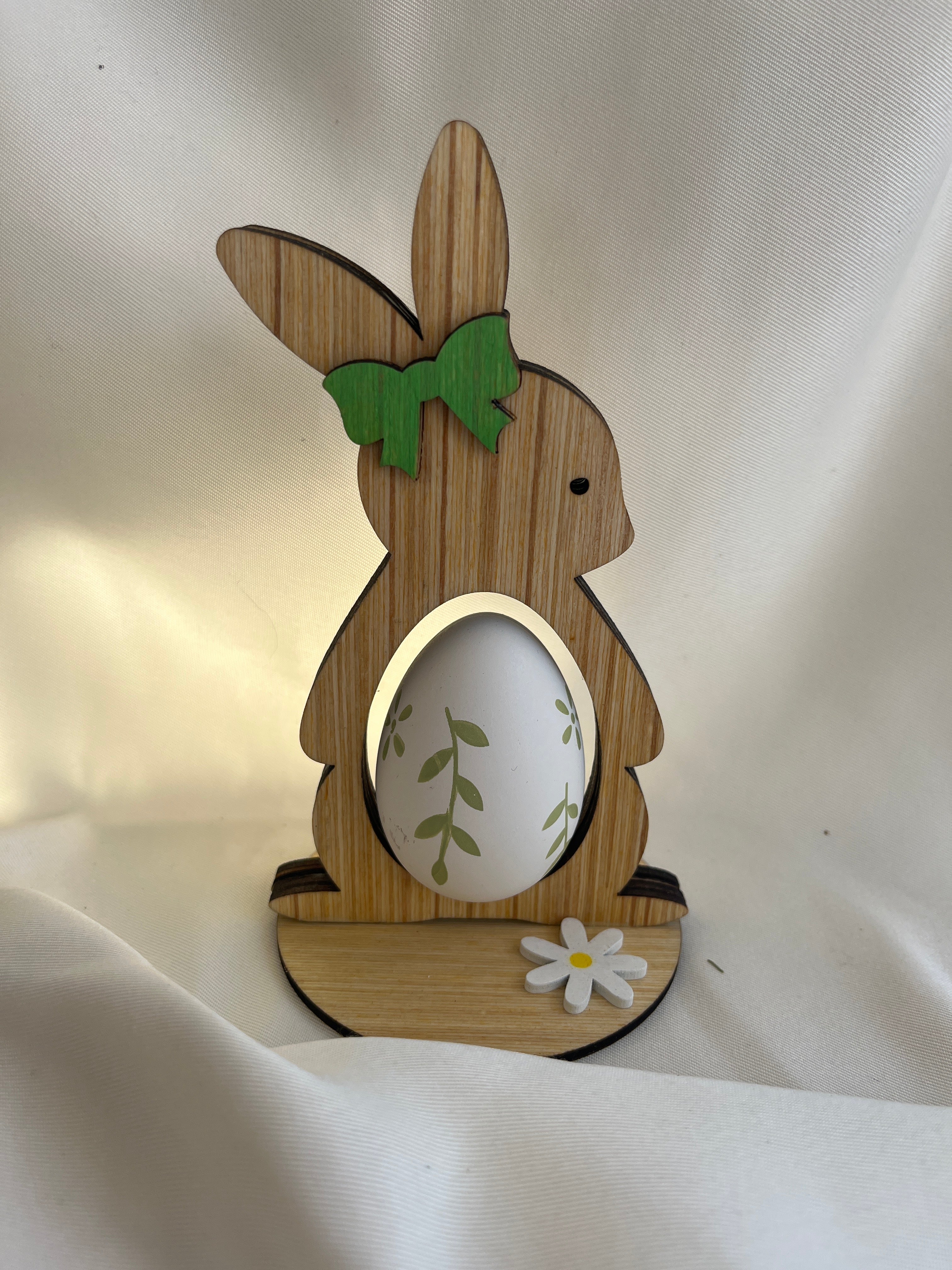 Pâques - lapin avec oeuf