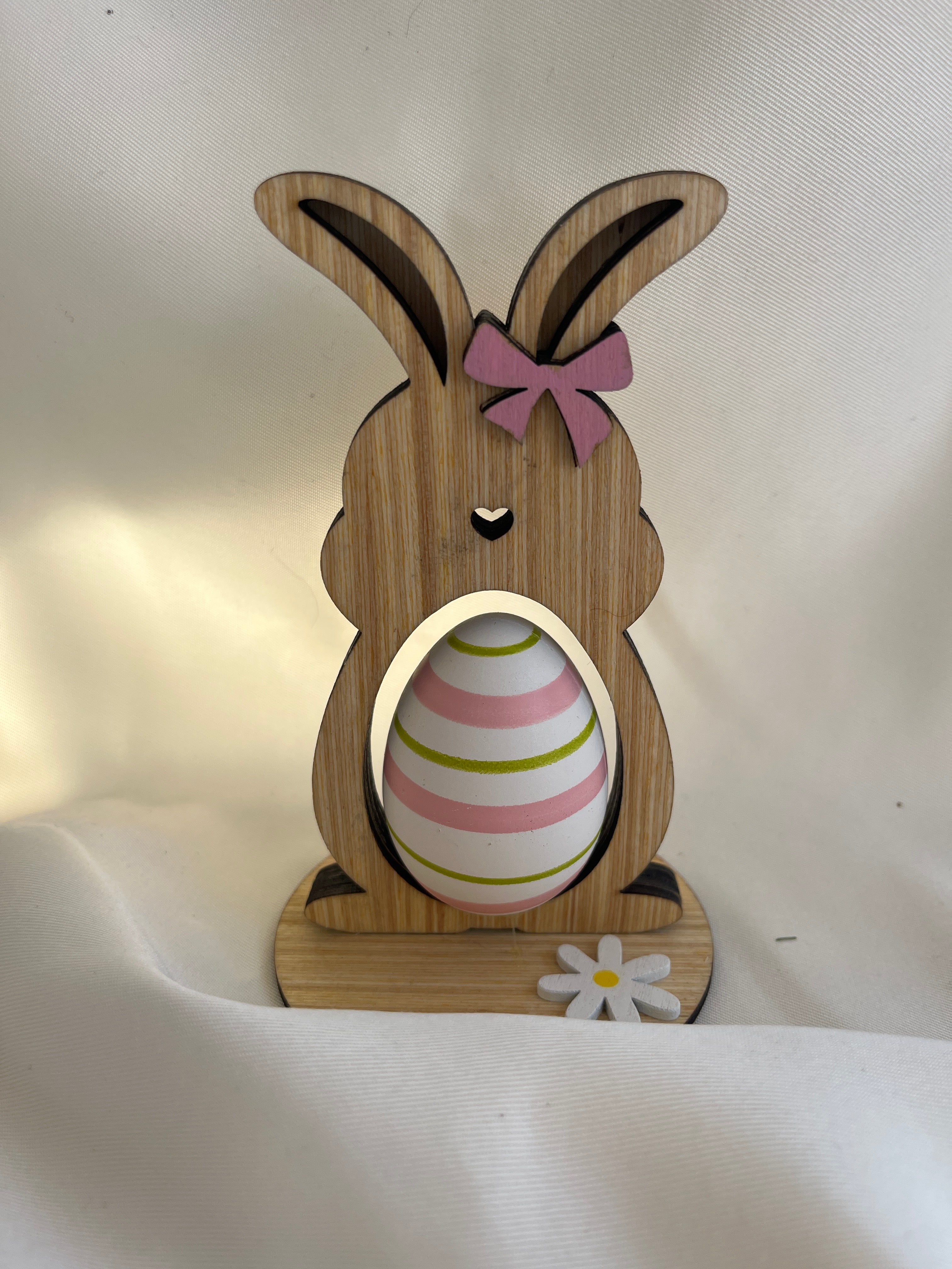Pâques - lapin avec oeuf
