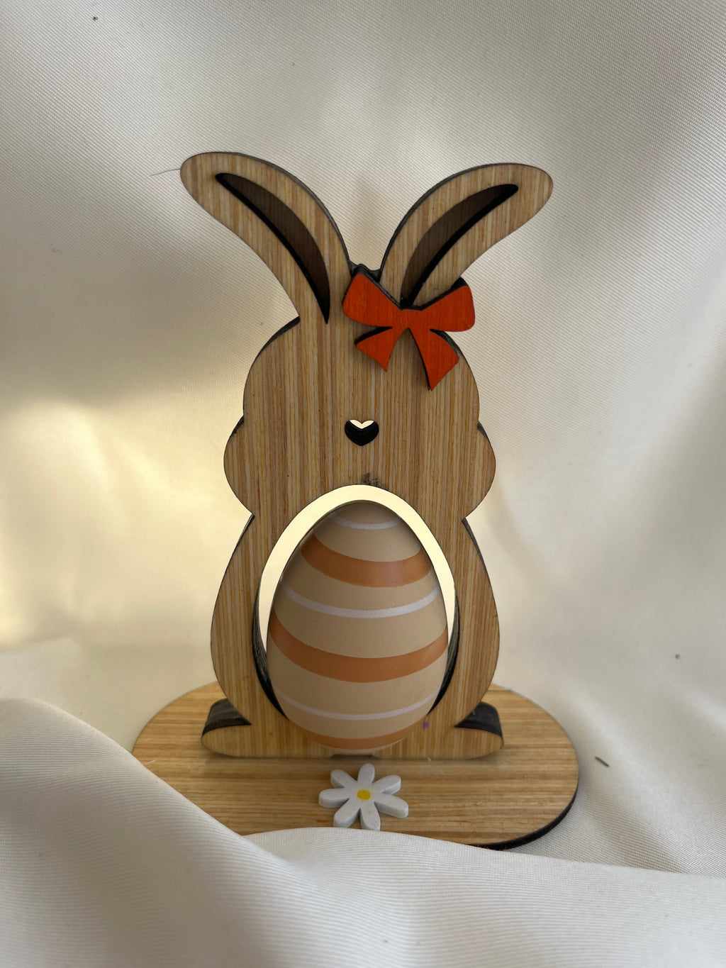Pâques - lapin avec oeuf