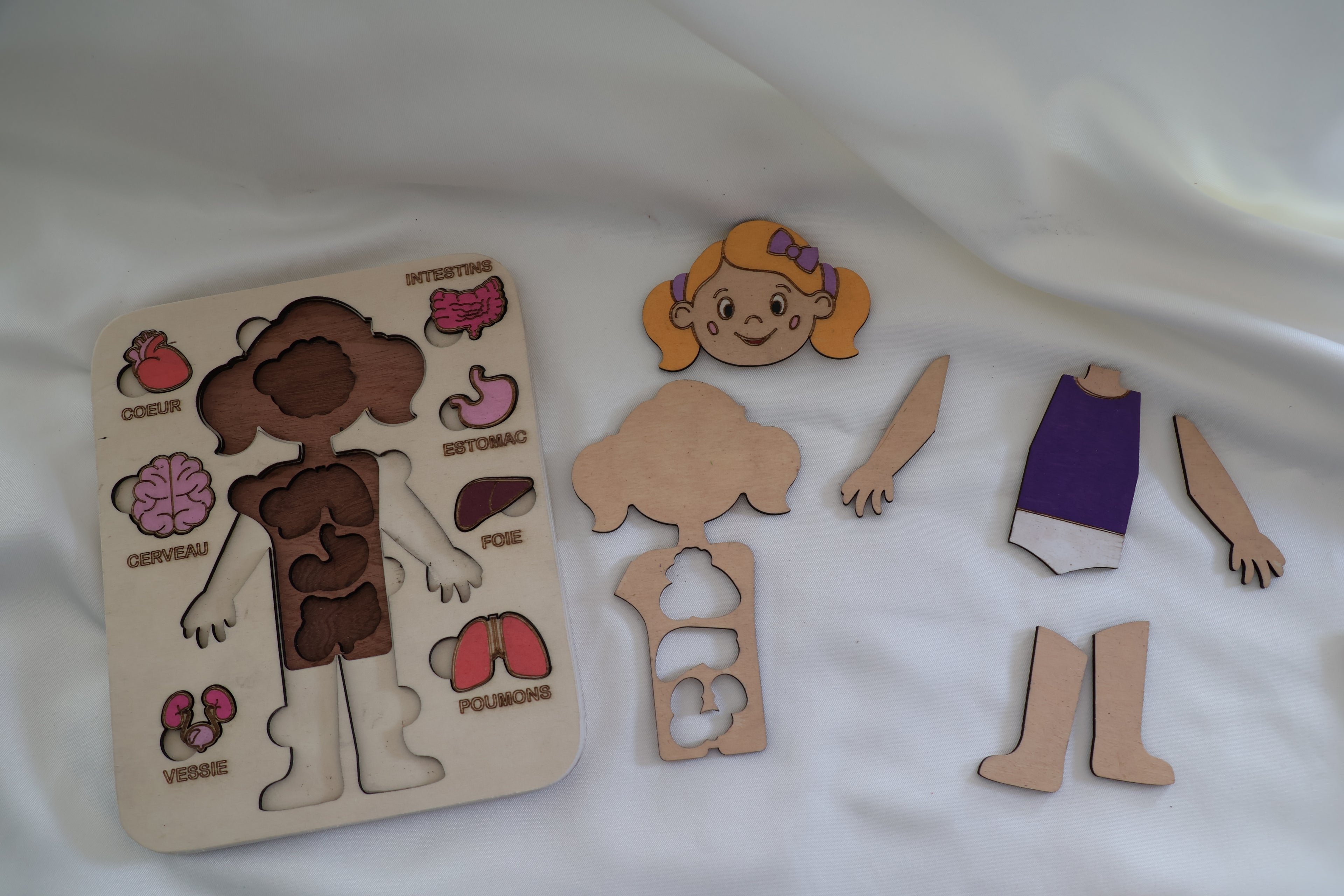 Puzzle bois - Corps humain fille